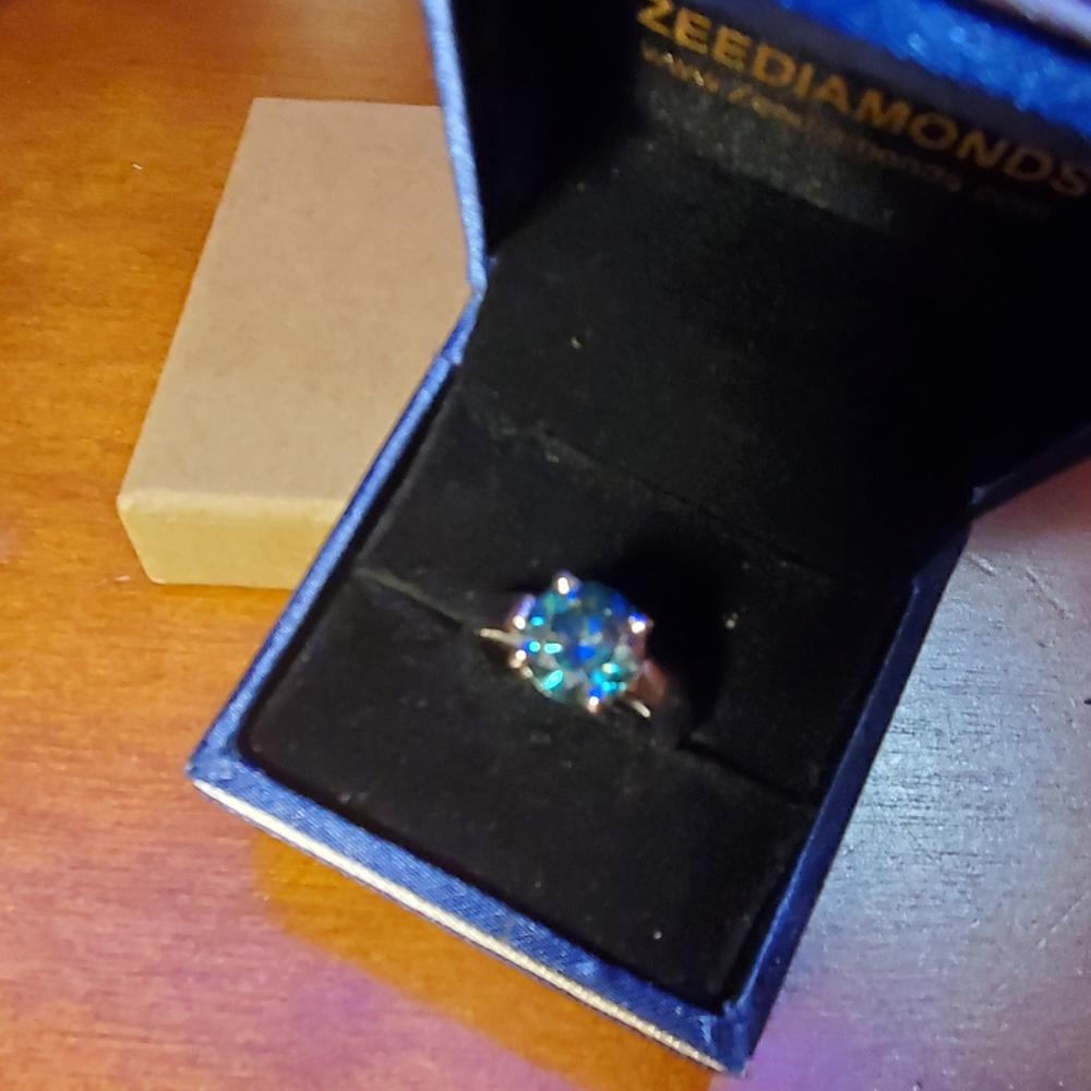2.55 K natural, earth mined, certified diamond